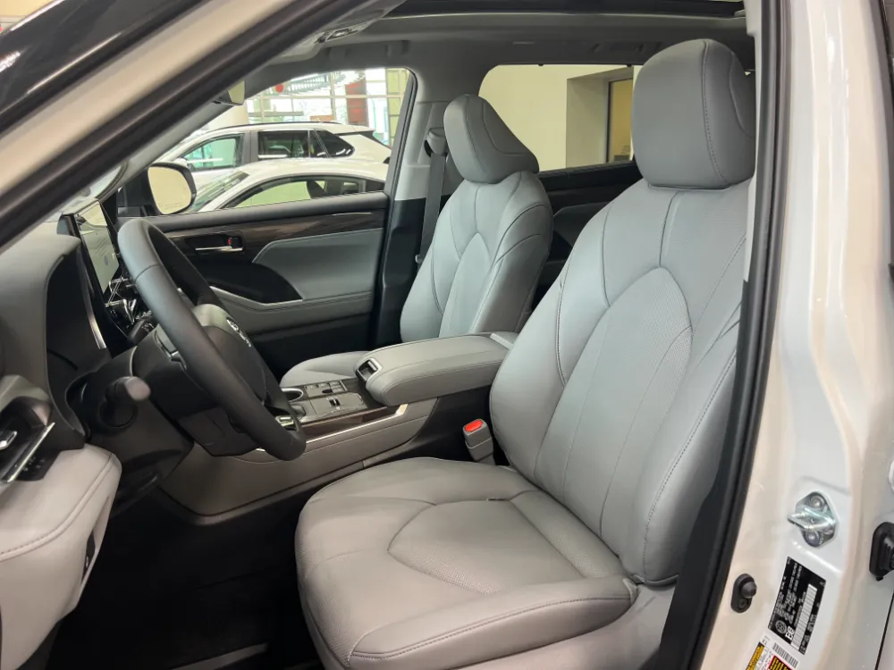 2023 highlander hybrid limited white w graphite interior 7